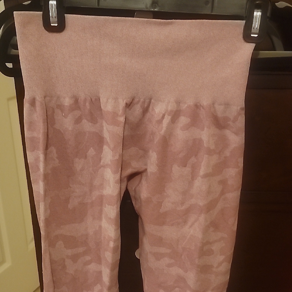 Women's Pink Camouflage Leggings